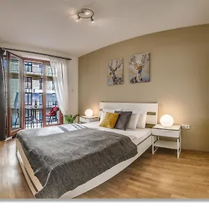 Avantgarde 4*, Budapeszt Węgry